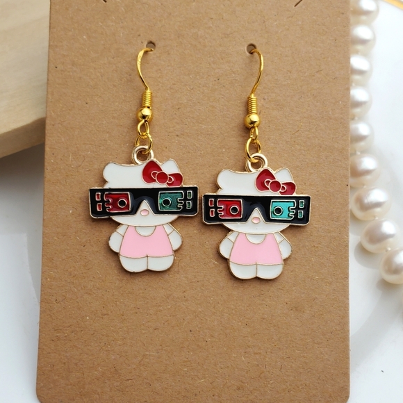 🌟5/$25 Hello Kitty "Movie Edition" Earrings - Picture 2 of 3